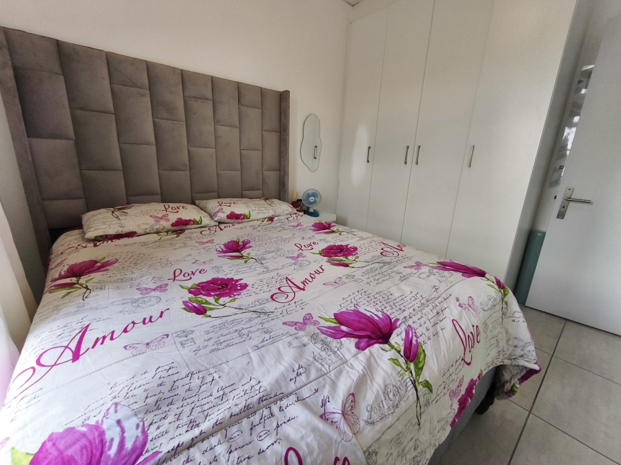 2 Bedroom Property for Sale in Aan de Wijnlanden Western Cape